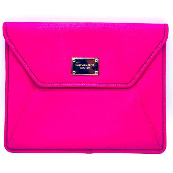 🔴SOLD🔴Michael Kors Saffiano Leather envelope clutch